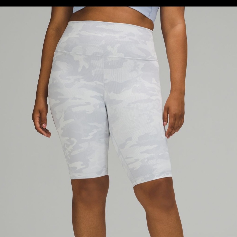 Lululemon Wunder Under Biker Shorts in Incognito Camo Jacquard Alpine White 10”